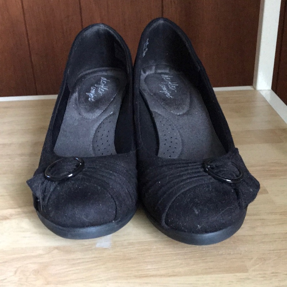 Black dress shoes